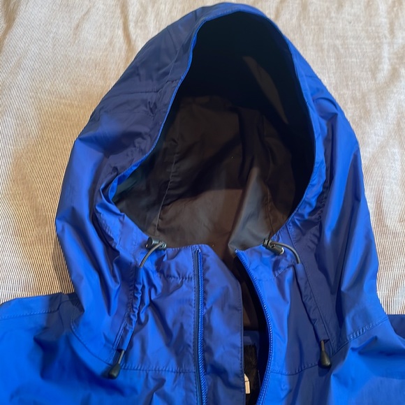The North Face Rain Jacket 🔥🔥🥶 - Picture 5 of 7
